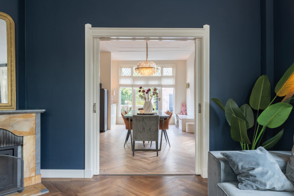 Binnenfoto doorzicht naar andere ruimte