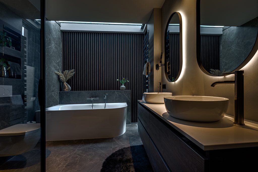Interieur badkamer met licht woningfotograaf Joanke Louws
