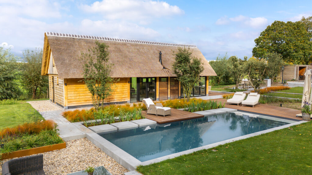 Achter de lens: Het vastleggen van de projecten van Houtbouw Holland 1 Houtbouw Holland pool house Objectenco